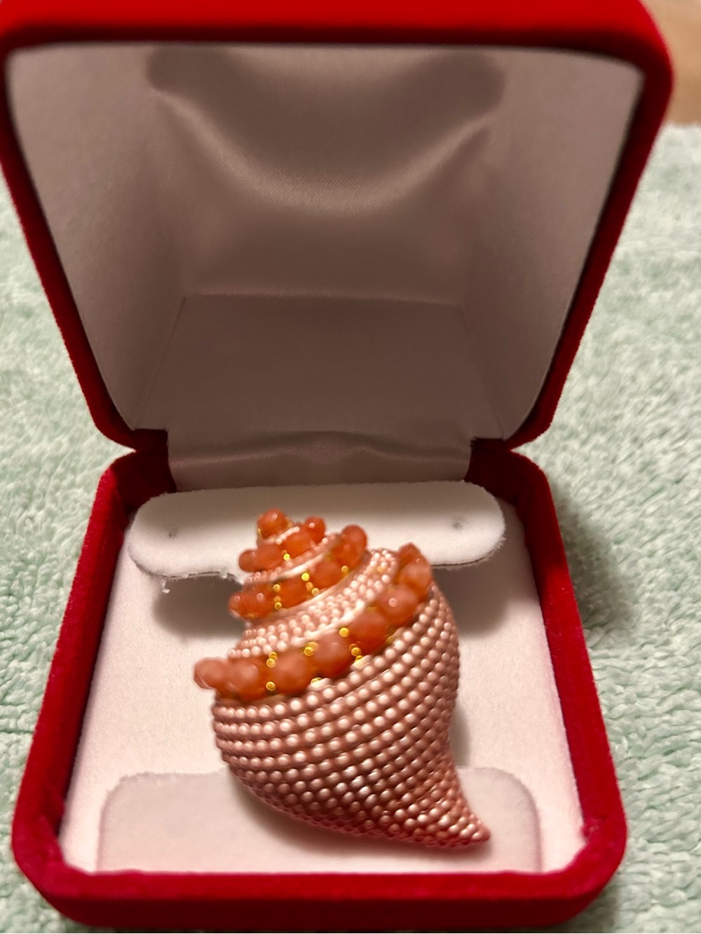 Vintage Pink Coral Conchshell Brooch Gold Tone Pin